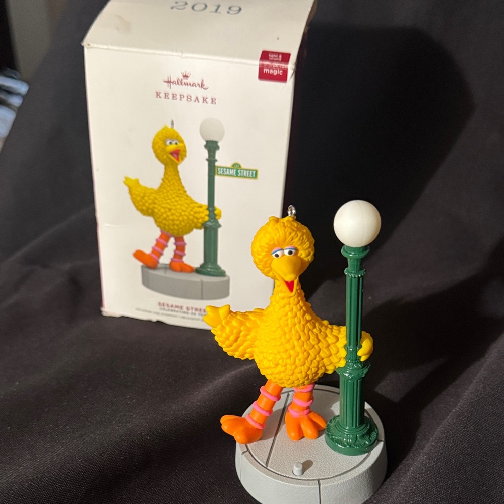 Sesame Street Big Bird with Green Lamp Post Christmas Ornament